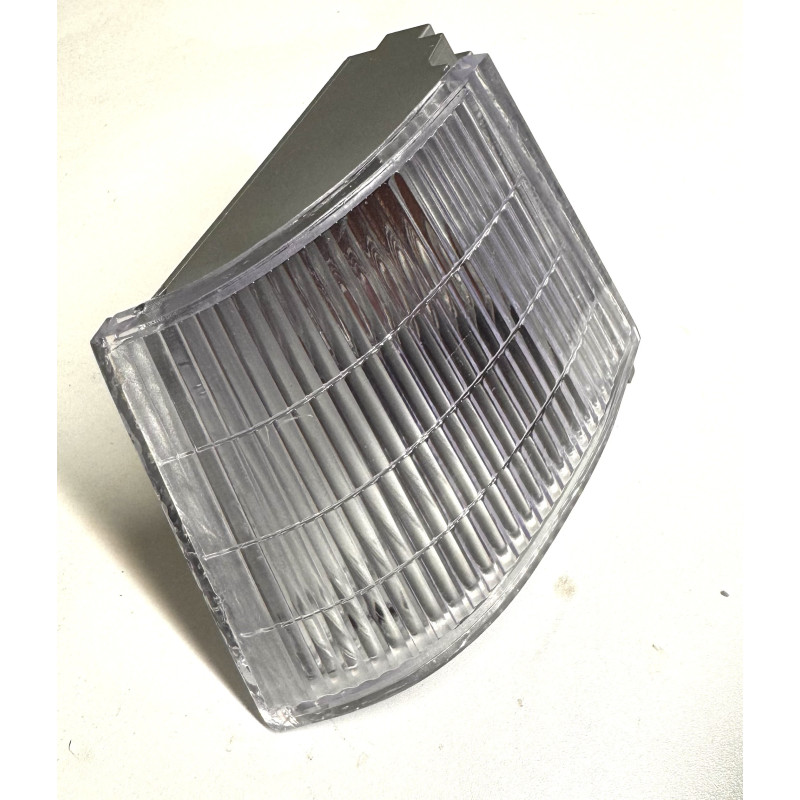 Clignotant gauche Renault R21 2.0L turbo 7701033311